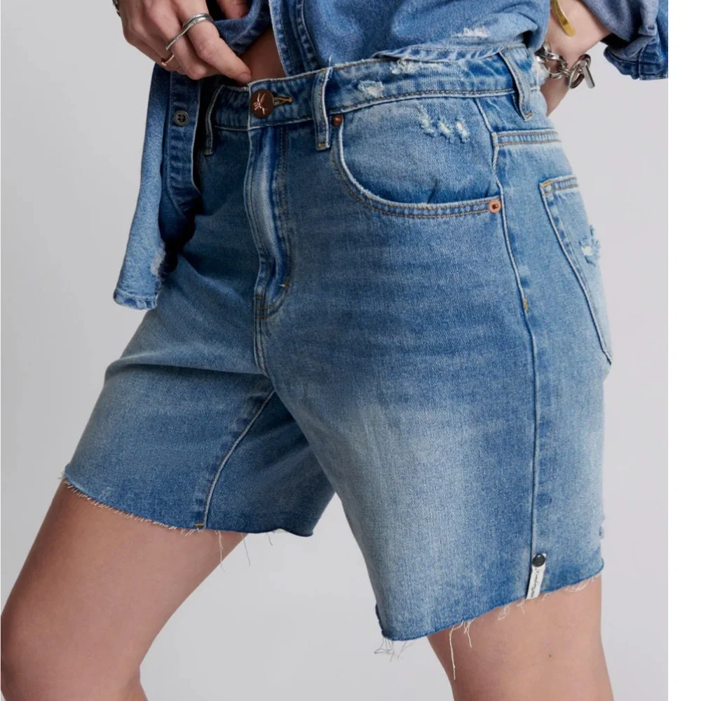 One Teaspoon Jacksons Mid Waist Wide Leg Denim Shorts size 27